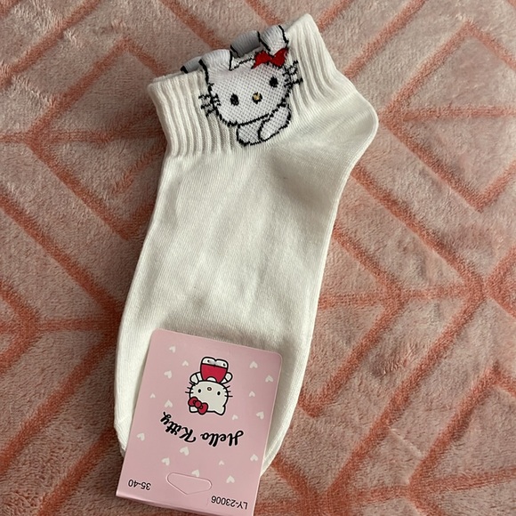 Cute hello kitty socks (3 different designs). - Picture 4 of 4